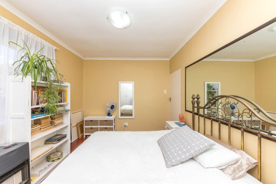 2 Bedroom Property for Sale in Vredehoek Western Cape